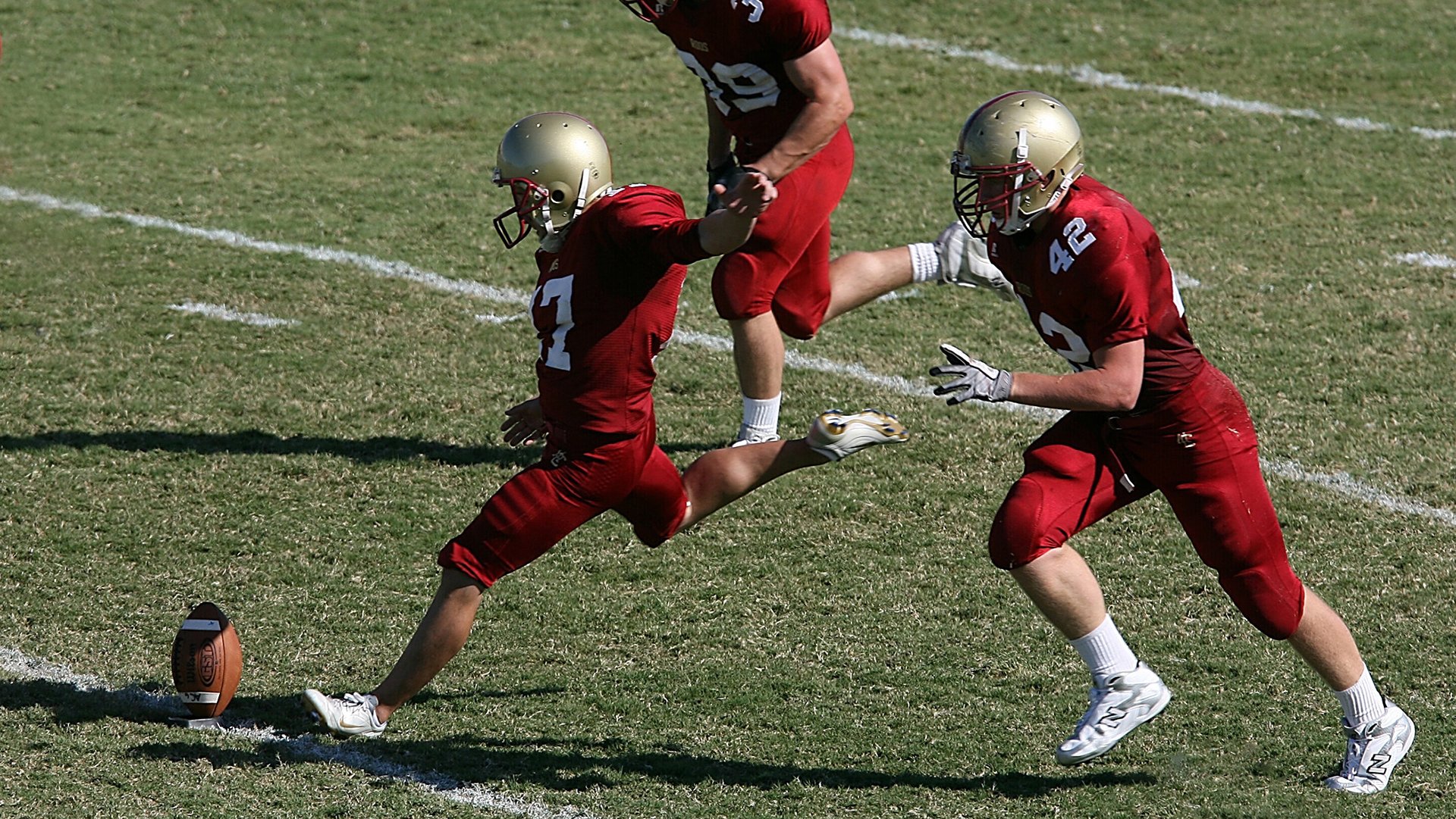 球迷热议：今年总冠军归属谁？，2021今年总冠军是哪个球队